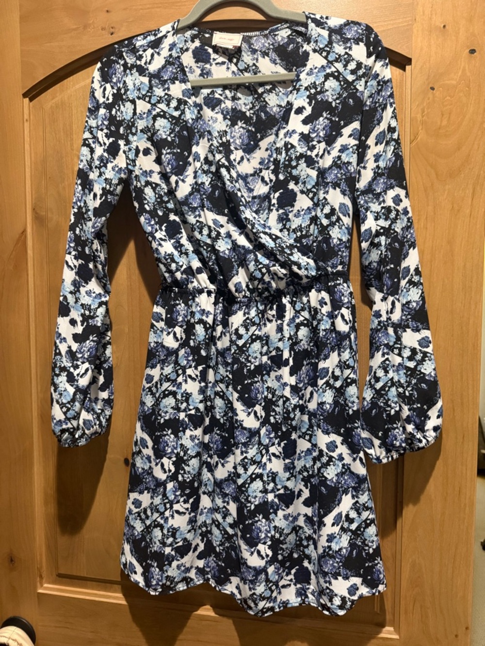 love...ady Blue and White Floral Wrap Dress